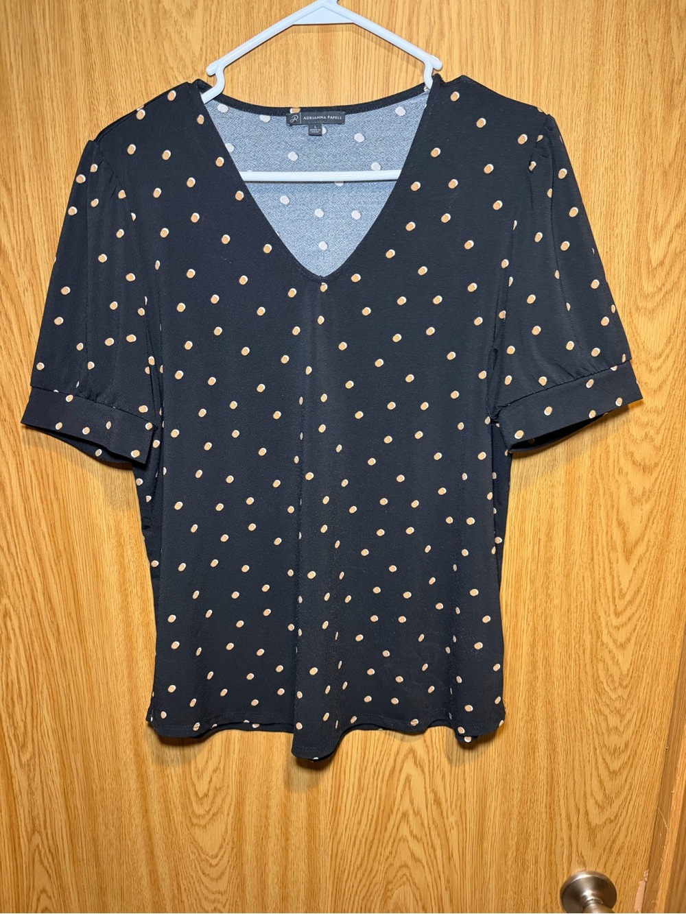 Adrianna Papell Black Short Sleeve with Beige Polka Dot V-Neck Top Size L
